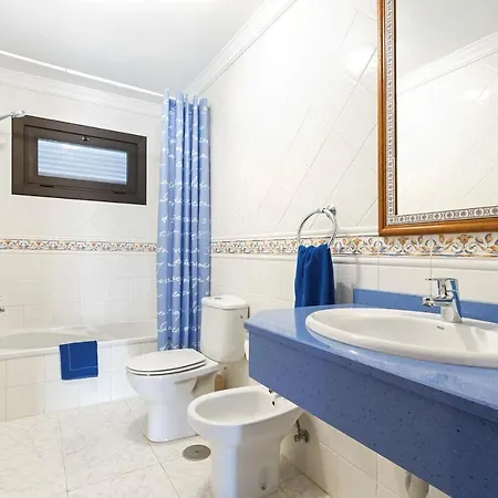 Puerto Del Carmen Sleeps 4 Air Con Wifi Vila