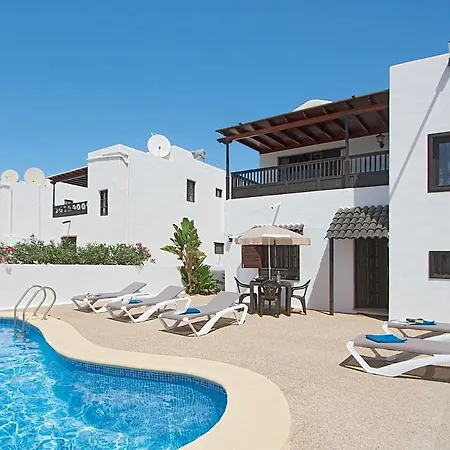 Puerto Del Carmen Sleeps 4 Air Con Wifi Villa Puerto del Carmen (Lanzarote)