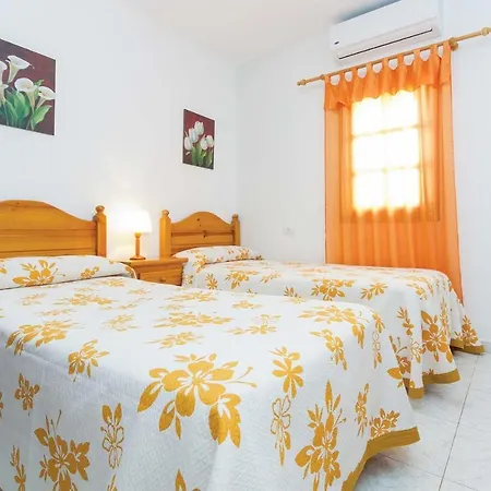 Villa Puerto Del Carmen Sleeps 4 Air Con Wifi Puerto del Carmen (Lanzarote)